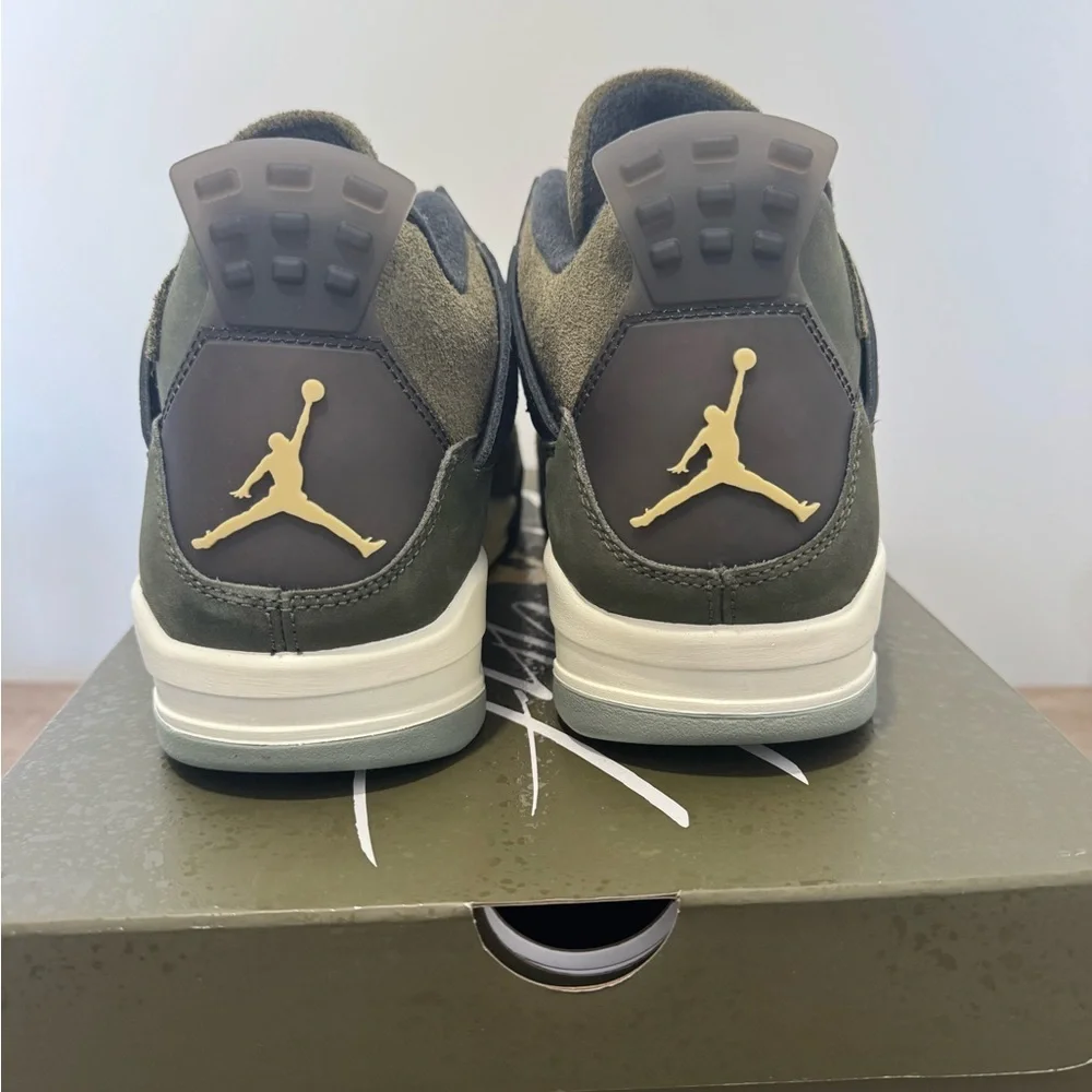 Air Jordan 4 Retro Olive and Black Sneakers | Never Worn | FB9927 200